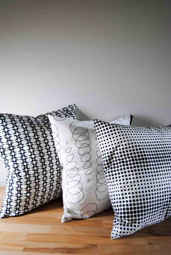design Kissenhüllen drei verschiedenen Mustern in schwarz-weiß